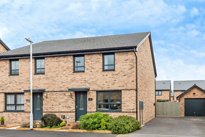 3 Bedroom Semi Detached House For Sale In Marden Avenue, Swindon, SN1