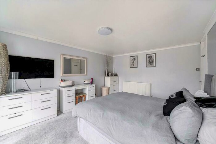 2 Bedroom Apartment To Rent In Horsell, Woking, Surrey, GU21