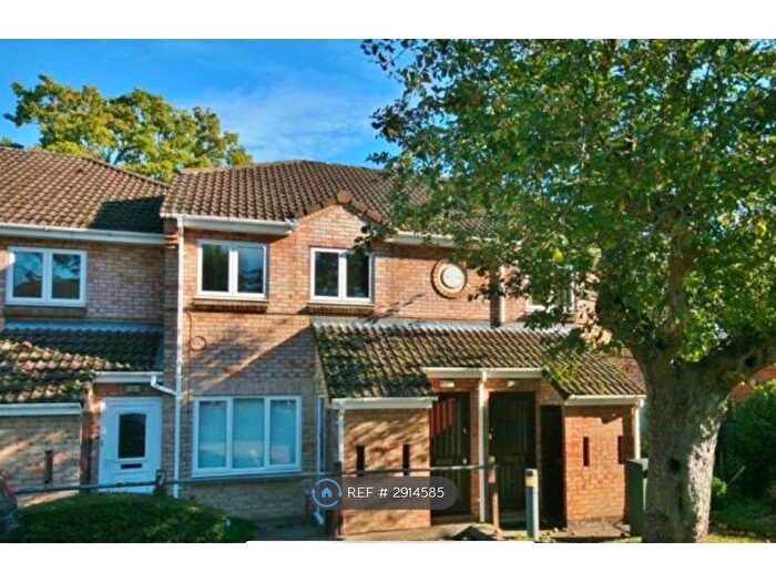 1 Bedroom Flat To Rent In Old Oak Gardens, Berkhamsted, HP4