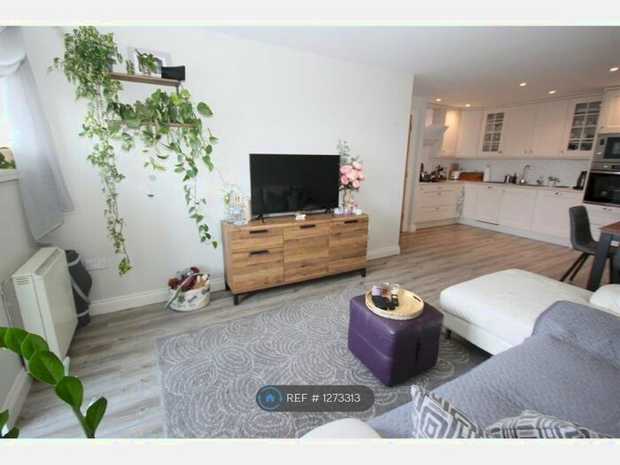 2 Bedroom Detached House To Rent In April Close, Southampton SO18