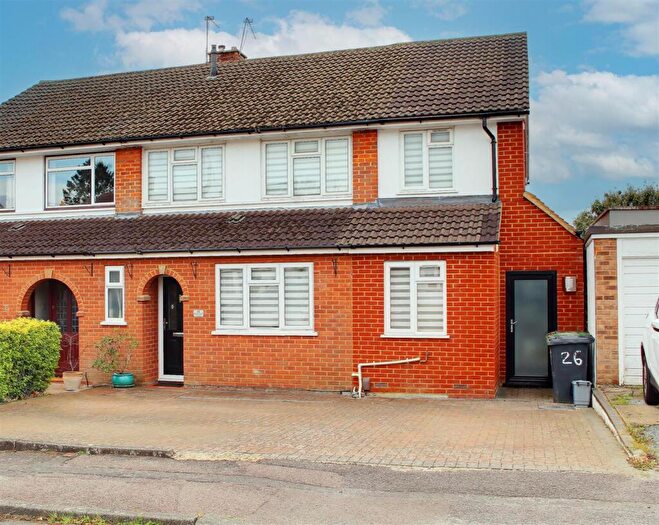 4 Bedroom Semi-Detached House For Sale In Hatherleigh Gardens, Potters Bar, EN6