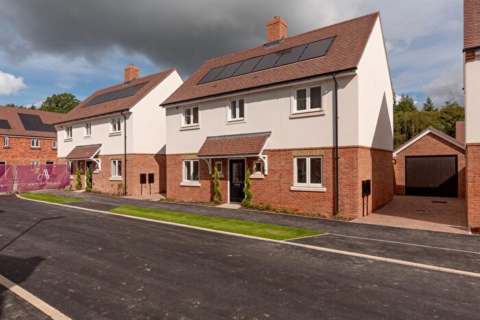 4 Bedroom Detached House For Sale In Daggons Road, Alderholt, Fordingbridge, SP6