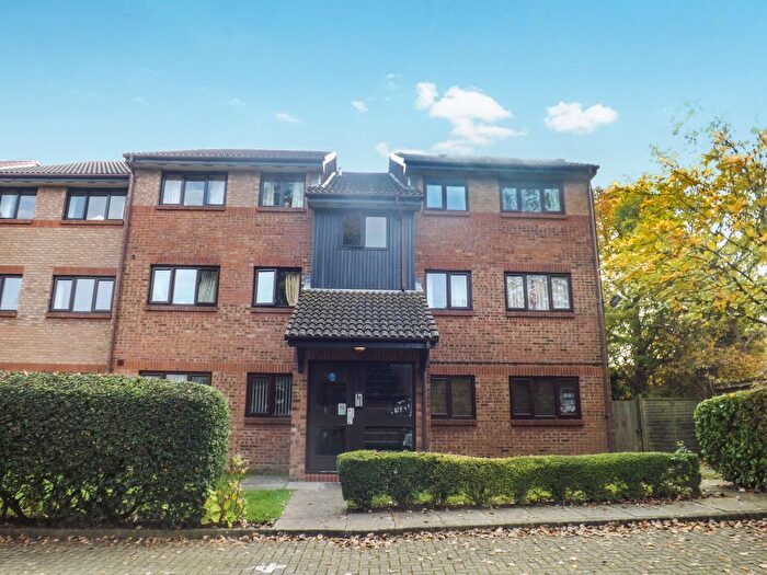 2 Bedroom Flat To Rent In Downs Close, Waterlooville, PO7