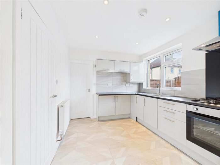 3 Bedroom House To Rent In Redhill Road, Hitchin, SG5