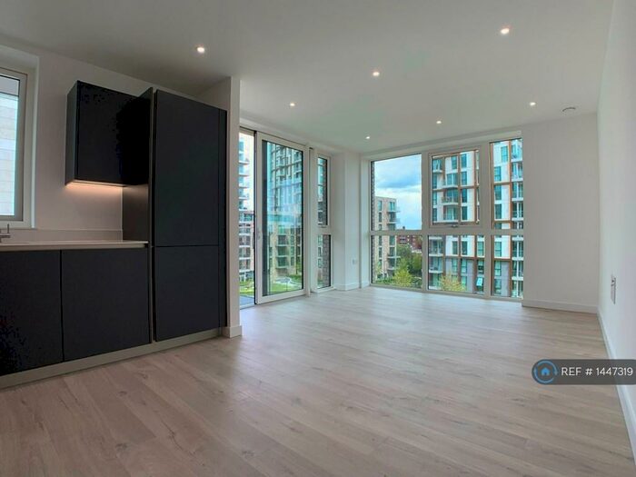 2 Bedroom Flat To Rent In Hartingtons Court, London, N4