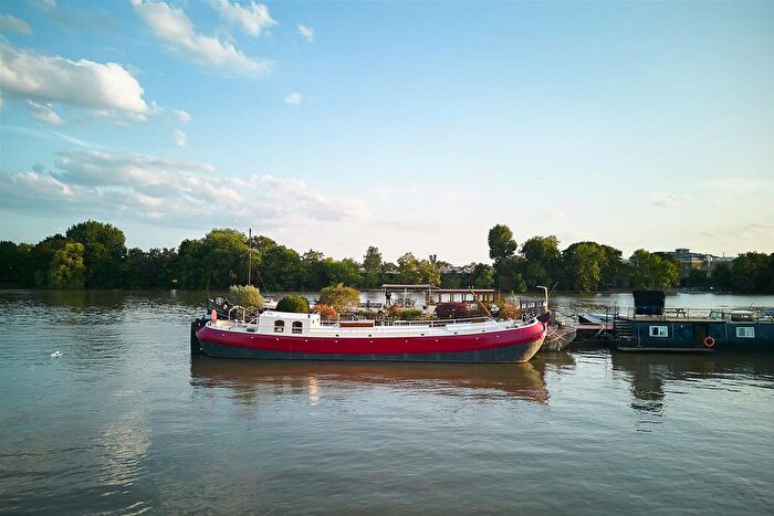 3 Bedroom Houseboat For Sale In The Dove Pier, Hammersmith, W6