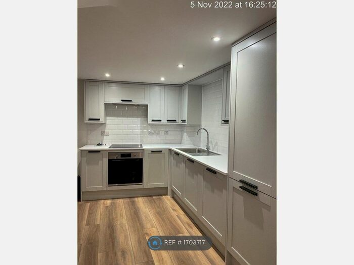 2 Bedroom Flat To Rent In Fountain Mill, Bristol, BS5