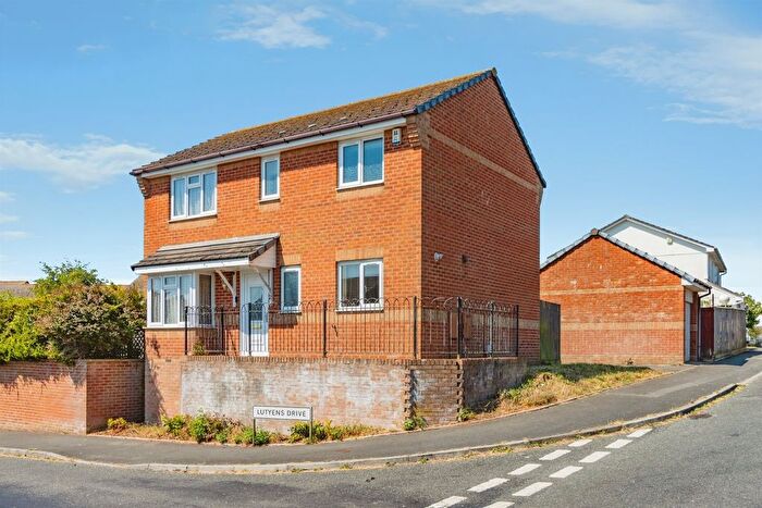3 Bedroom Detached House For Sale In Lutyens Drive, Paignton, TQ3