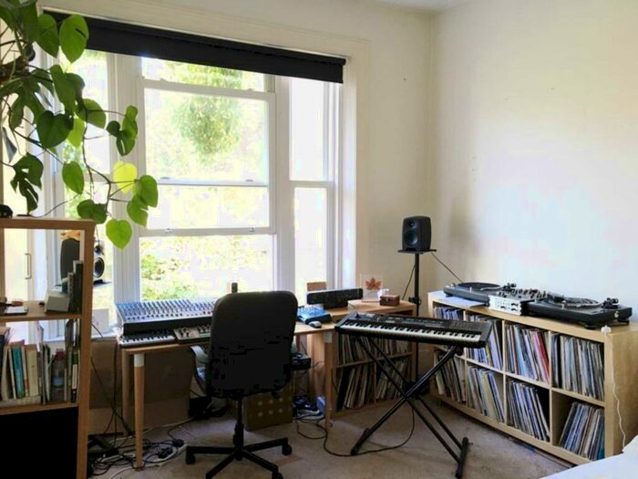 Studio To Rent In Amhurst Road, Hackney, E8 - Photo 2