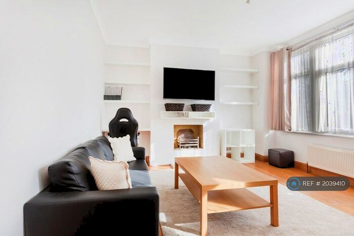 2 Bedroom Flat To Rent In Devonshire Road, London, N13