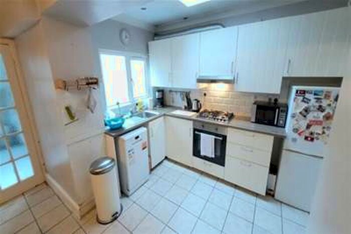1 Bedroom Flat To Rent In Meteor Street, Adamsdown, CF24
