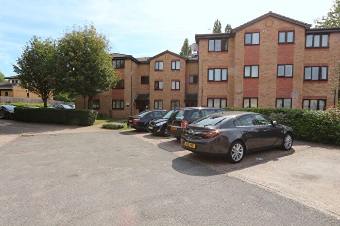 1 Bedroom Flat To Rent In Pittman Gardens, Ilford, IG1