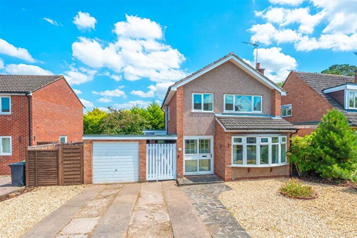 3 Bedroom Detached House For Sale In Hadrians Walk, Alcester, B49