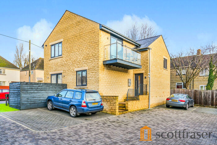 2 Bedroom Apartment To Rent In Admiral Court, Witney, OX28