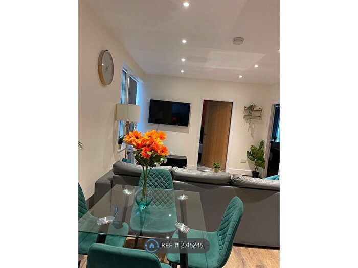 2 Bedroom Flat To Rent In Morley, Leeds, LS29