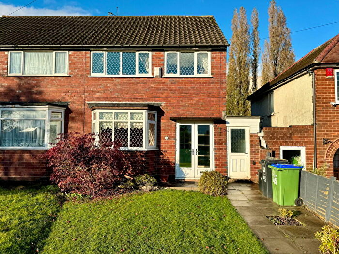 3 Bedroom Semi-Detached House For Sale In Mincing Lane, Rowley Regis, B65