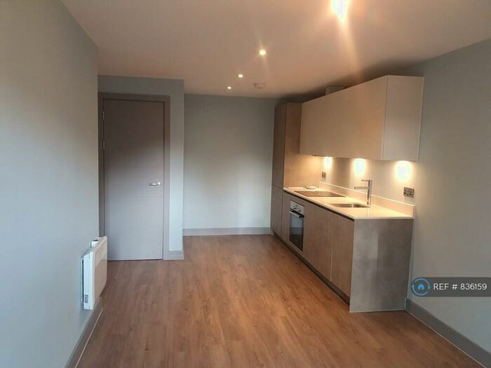 1 Bedroom Flat To Rent In Park Terrace, Worcester Park, KT4