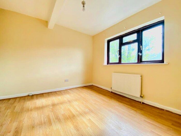 4 Bedroom Terraced House To Rent In Wedderburn Road, Barking, IG11