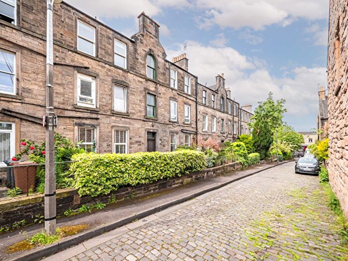 2 Bedroom Flat For Sale In Richmond Terrace, Dalry, Edinburgh, EH11