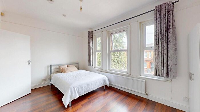5 Bedroom End Of Terrace House To Rent In Gladstone Avenue, London, N22