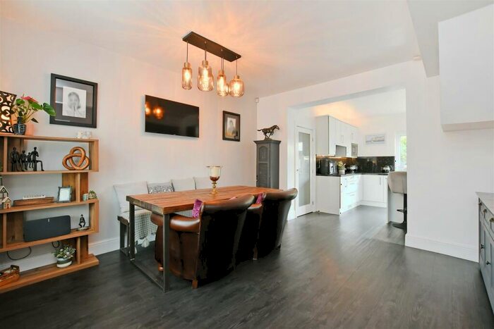 4 Bedroom Detached House For Sale In Muskoka Drive, Bents Green, S11
