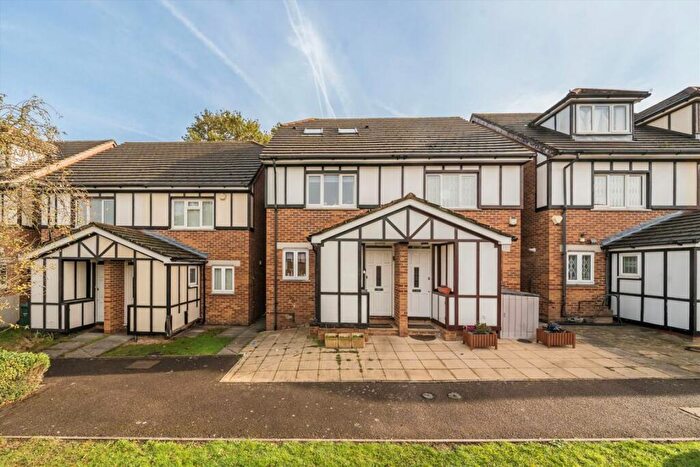 3 Bedroom Semi-Detached House For Sale In Heton Gardens, London, NW4