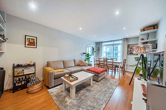 2 Bedroom Flat To Rent In Birdwood Avenue, London, SE13