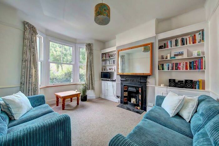4 Bedroom Terraced House To Rent In Hydethorpe Road, SW12