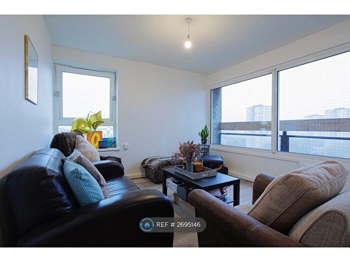 2 Bedroom Flat To Rent In Selworthy House, London, SW11