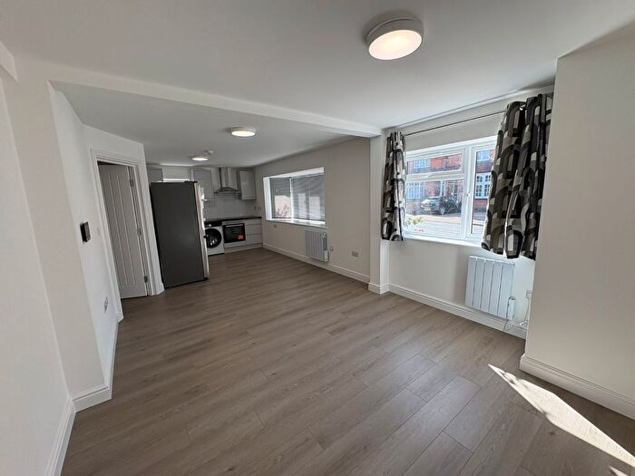 1 Bedroom Flat To Rent In Barnet Lane, Elstree, WD6