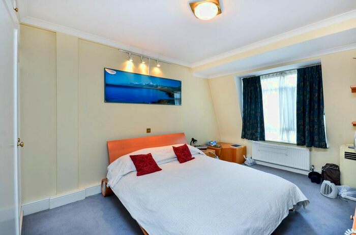 2 Bedroom Flat To Rent In Catherine Place, St James's Park, London, SW1E