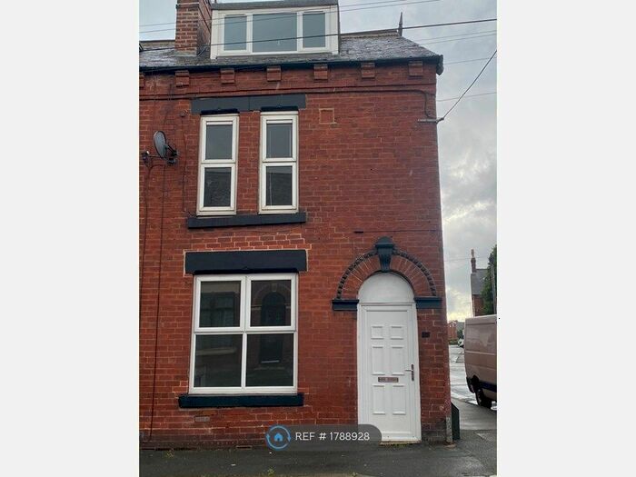 2 Bedroom End Of Terrace House To Rent In Victoria Grove, Leeds, LS9