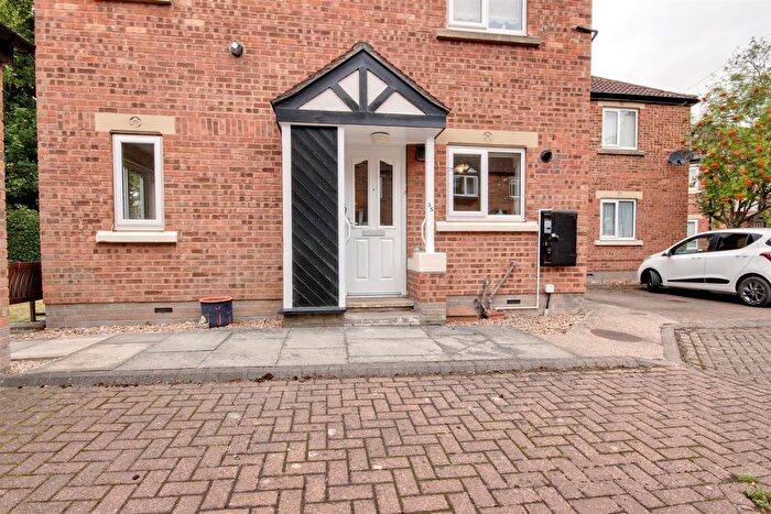 2 Bedroom Property For Sale In Applegarth Mews, Crescent Street, Cottingham, HU16