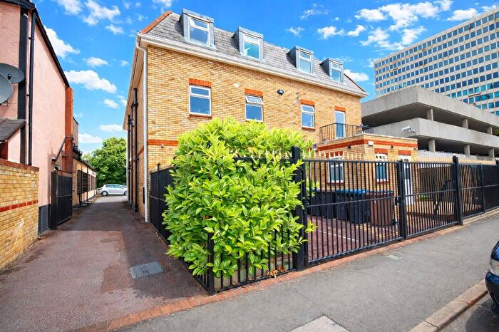 1 Bedroom Flat For Sale In Grafton Road, New Malden, KT3