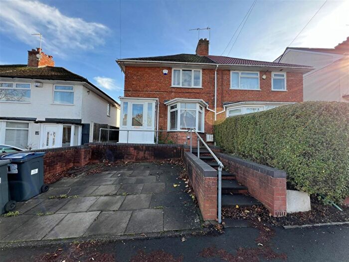 2 Bedroom Property To Rent In Lyndworth Road, Stirchley, Birmingham, B30