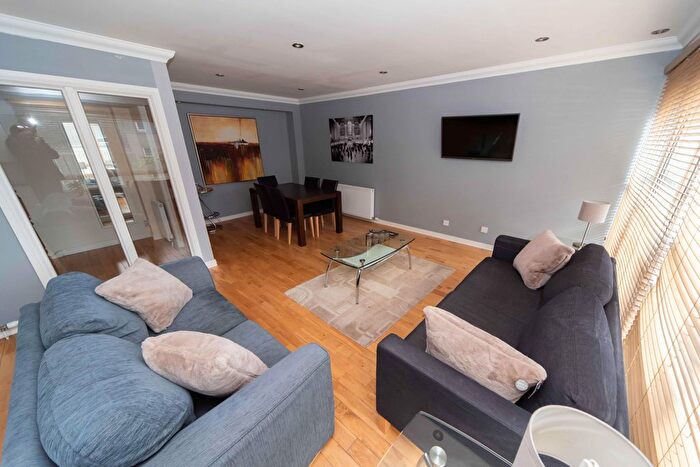 3 Bedroom Flat To Rent In Seaton Place, Aberdeen, AB24