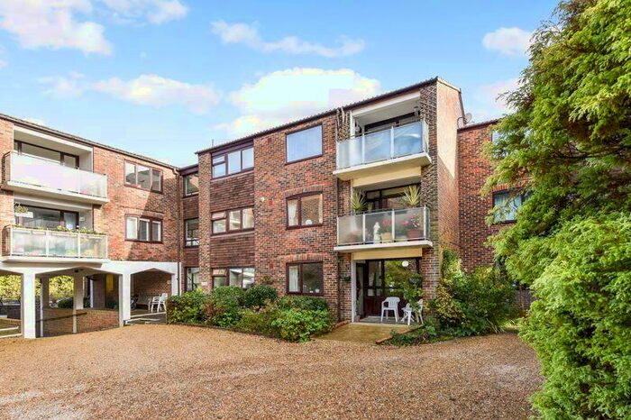 2 Bedroom Flat To Rent In Chichester, PO19