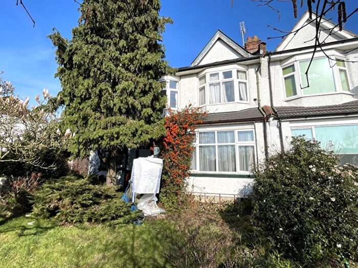 5 Bedroom End Terrace House For Sale In Woodhouse Road, North Finchley, N12