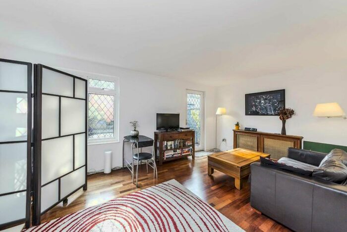 2 Bedroom Flat To Rent In Colebeck Mews, Islington, N1