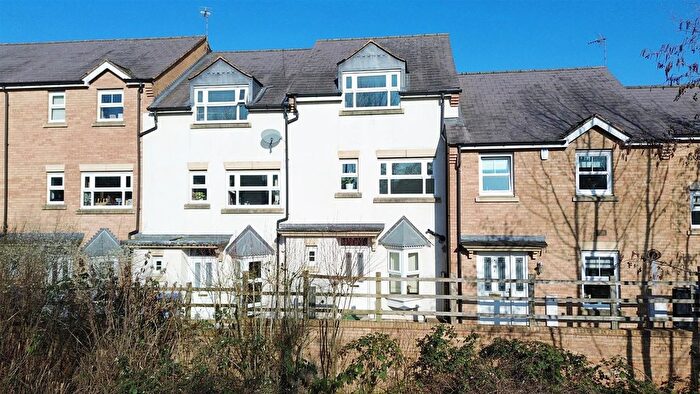 4 Bedroom Town House For Sale In Overbecks Close, Rugby, CV22