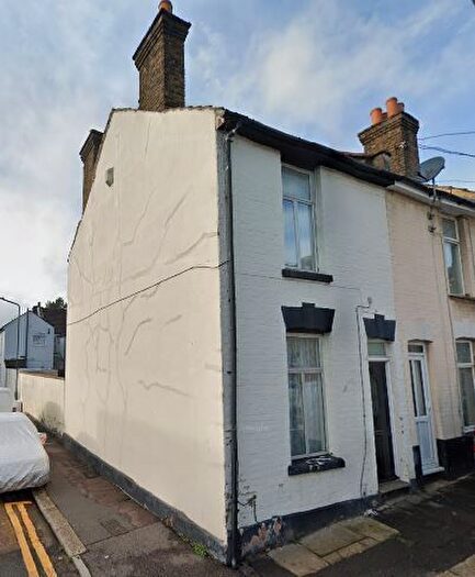 2 Bedroom End Of Terrace House To Rent In Wykeham Street, Rochester, ME2