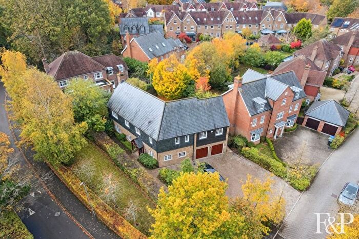 6 Bedroom Detached House For Sale In Highgrove Avenue, Ascot, SL5