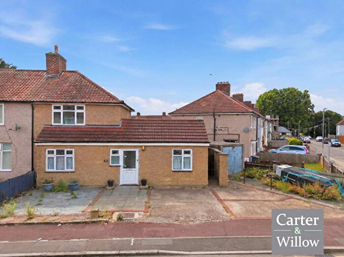 3 Bedroom End Of Terrace House To Rent In Shortcrofts Road, Dagenham, RM9