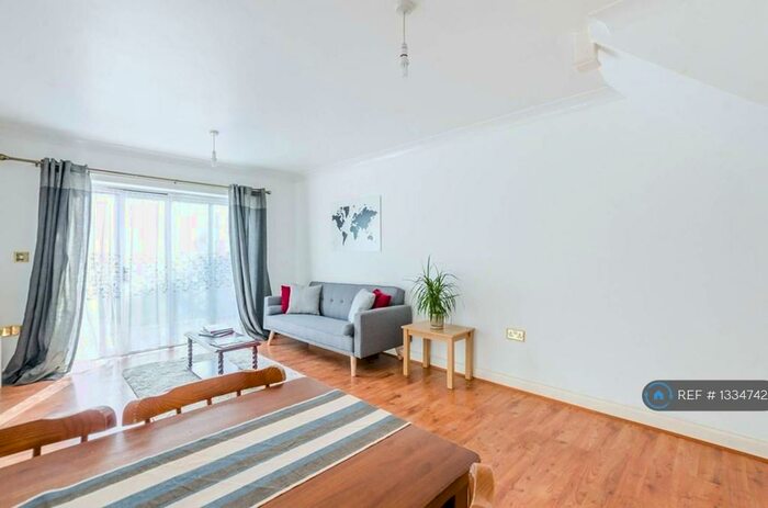 3 Bedroom Terraced House To Rent In Banfield Road, London, SE15