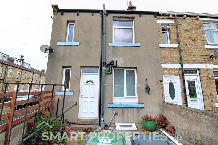 3 Bedroom End Of Terrace House To Rent In Orange Terrace, Huddersfield, HD1