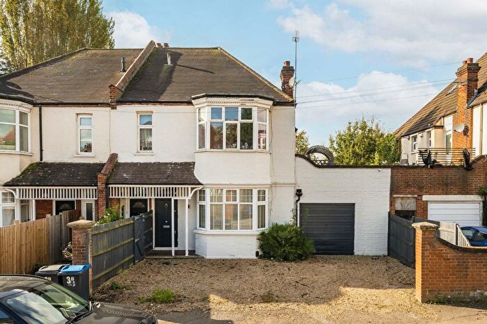 2 Bedroom Flat To Rent In Oakwood Road, London, SW20