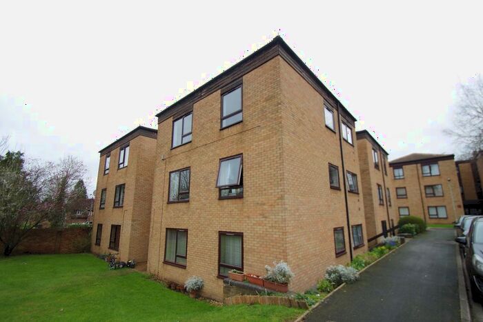 2 Bedroom Flat To Rent In Grandfield Avenue, Watford, WD17