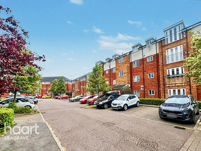 2 Bedroom Apartment For Sale In Stokers Close, Dunstable, LU5
