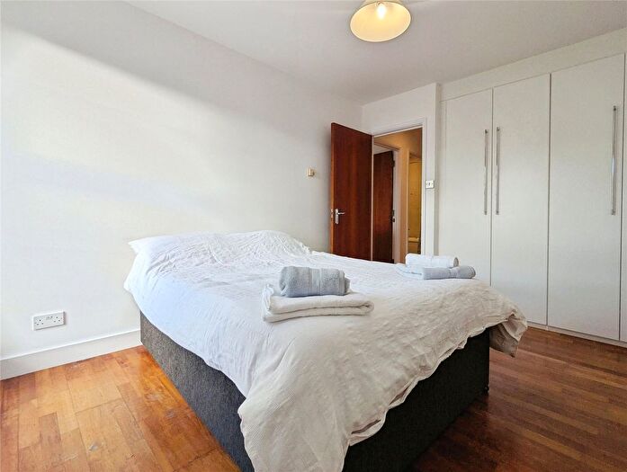 2 Bedroom Flat For Sale In Southampton Street, Reading, Berkshire, RG1