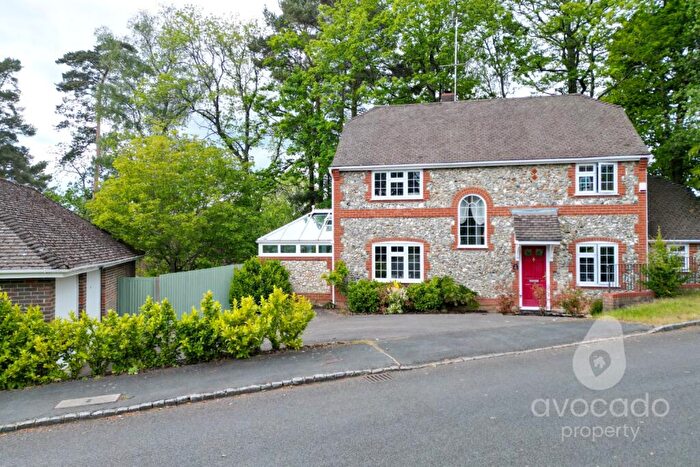 4 Bedroom Detached House For Sale In Fairway Heights, Camberley, Surrey, GU15
